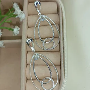 Brinco Gota Dupla com Elos e  Zirconia Banhado a Prata