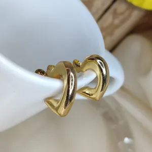 Brinco de Coração Meia Argola liso Banhado a Ouro