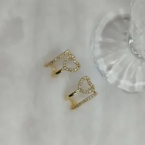 Brinco Com O Coração De Lado Em Zircônia