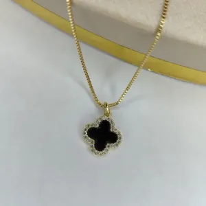 Colar Trevo Preto com Contorno Cravejado Banhado a Ouro