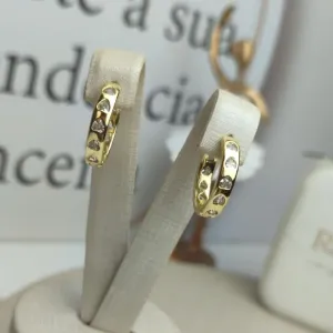 Argola Com Zircônias em Coração Banhada a Ouro