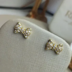 Brinco Laço Cravejado Banhado à Ouro