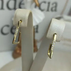 Brinco Retangular Vazado com Zirconia Banhado a Ouro