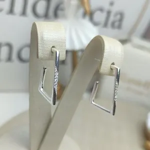 Brinco Retangular Vazado com Zirconia Banhado a Prata