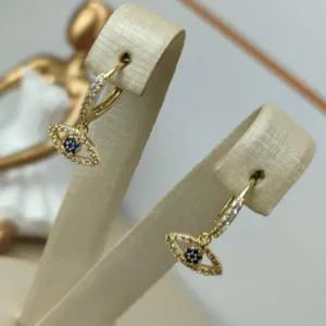 Argola Olho Cravejada Banhada a Ouro
