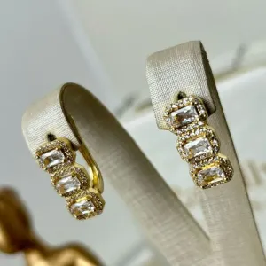 Argola Quadrado Cravejada Banhado a Ouro