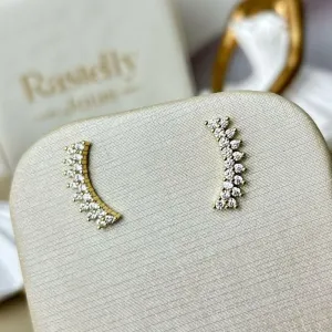Brinco Ear Cuff Cravejado Banhado a Ouro