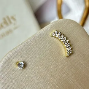 Brinco Ear Cuff Cravejado com Ponto de Luz