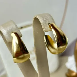 Brinco Gota Grande Vazado Banhado a Ouro
