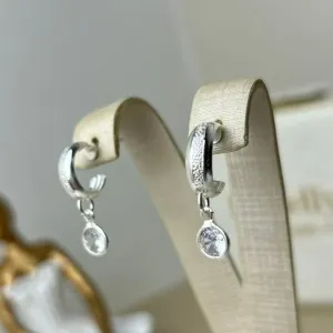 Brinco com Pingente em Zirconia Banhado a Prata