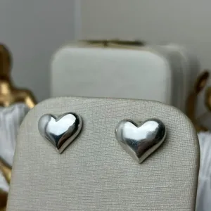 Brinco Coração Liso Banhado a Prata