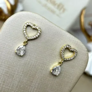 Brinco De Coração Vazado Com Gota Cravejado