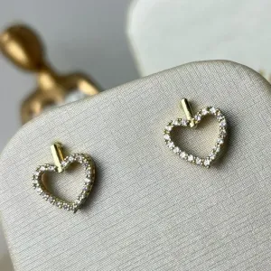 Brinco De Coração Vazado Cravejado