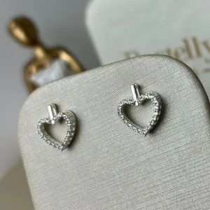 Brinco De Coração Vazado Cravejado