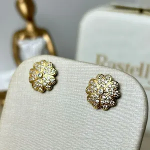 Brinco Flor Cravejada Banhado a Ouro