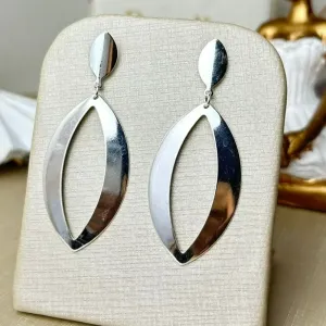 Brinco Grande Oval Liso Banhado a Prata