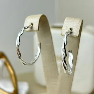 Brinco Meia Argola Trançada Banhada a Prata