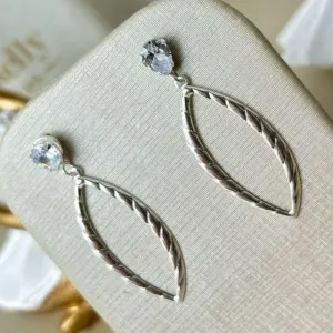 Brinco Gota com Zirconia Banhado a Prata