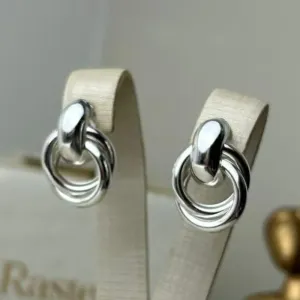 Brincos  Elos Cruzados Banhado a Prata