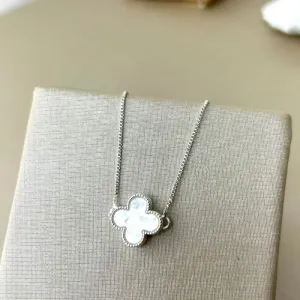 Colar trevo Branco Banhado a Prata