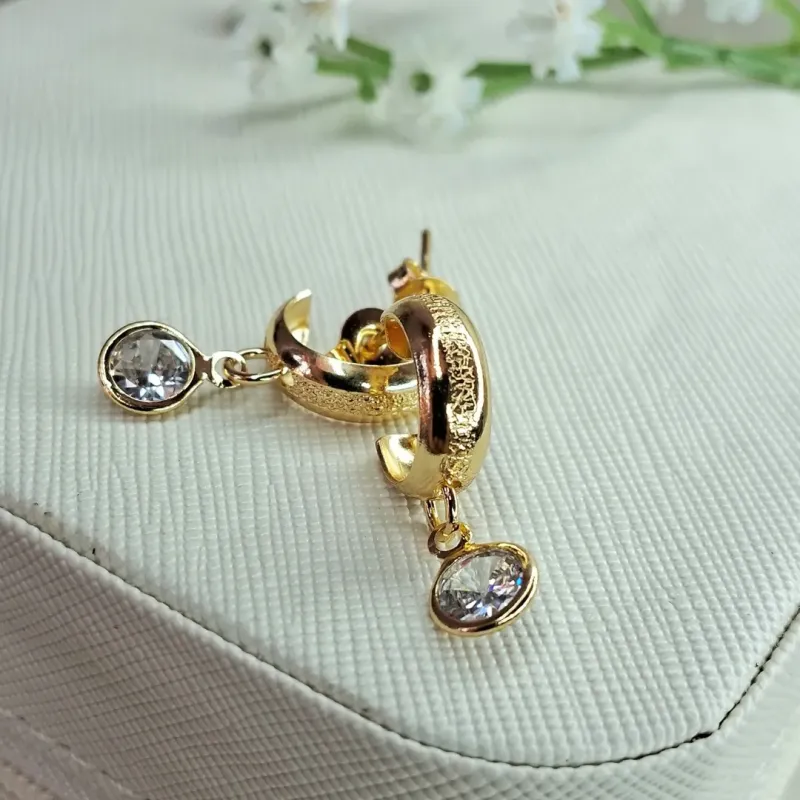 Brinco com Pingente em Zirconia Banhado a Ouro
