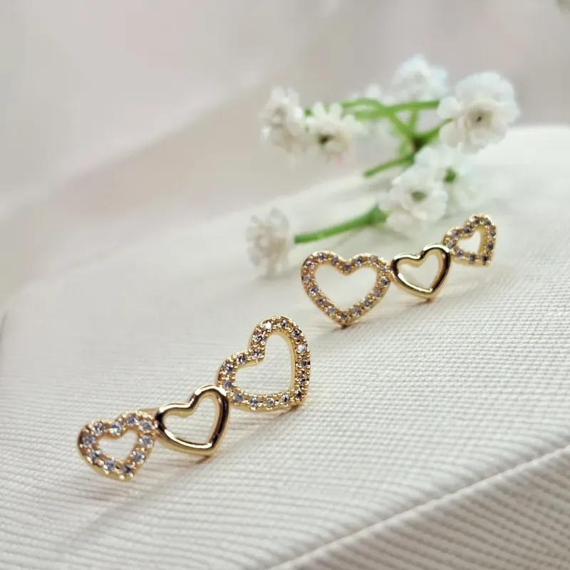 Brinco Ear Cuff Coração  Vazado Banhado a Ouro