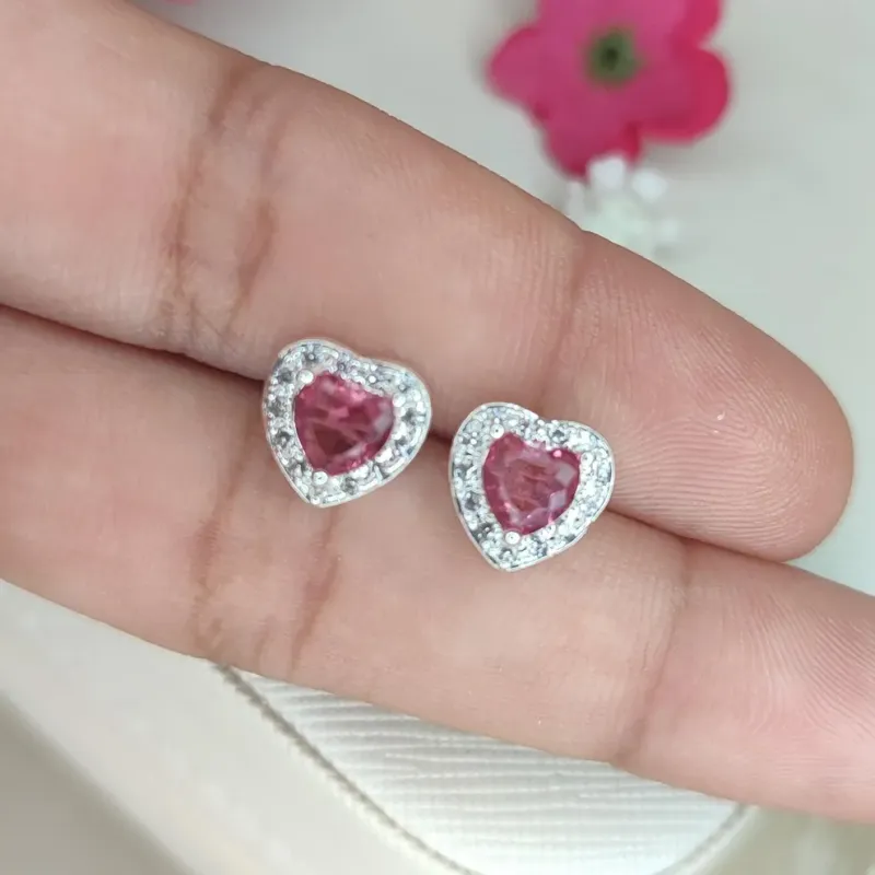 Brinco de Coração Zirconia Rosa Cravejado Banhado a Prata