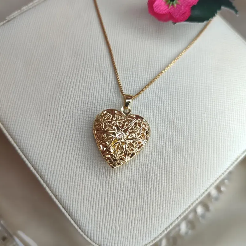Colar Relicário em Coração Banhado a Ouro