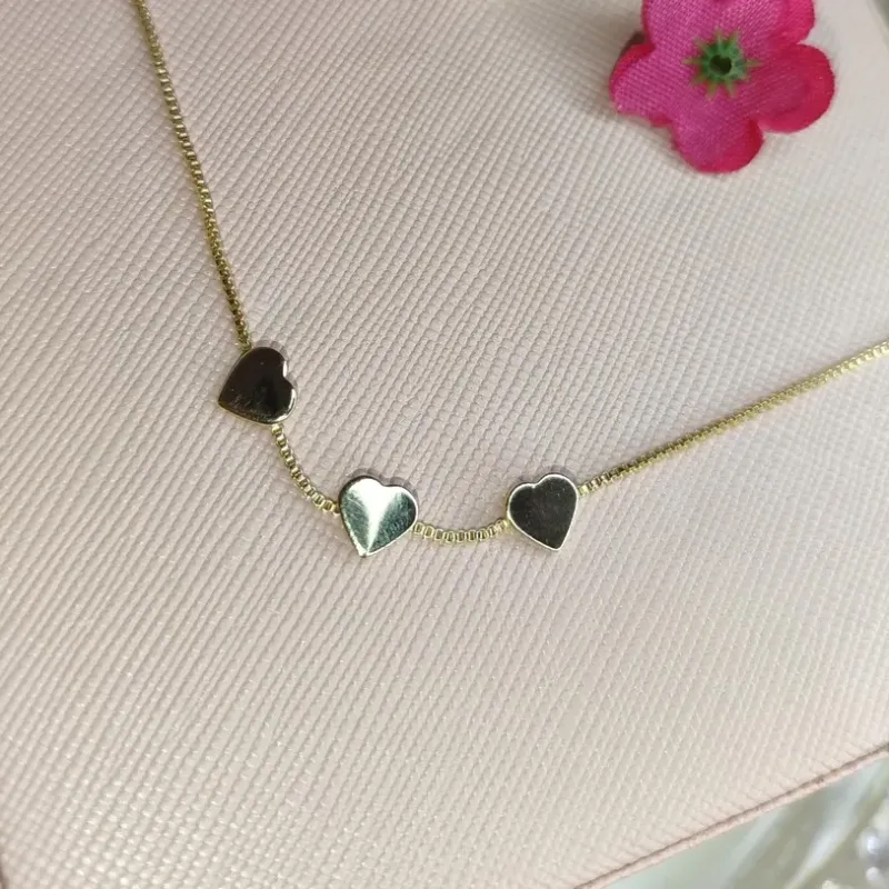 Pulseira Elo Português Três Corações Lisos Banhada a Ouro