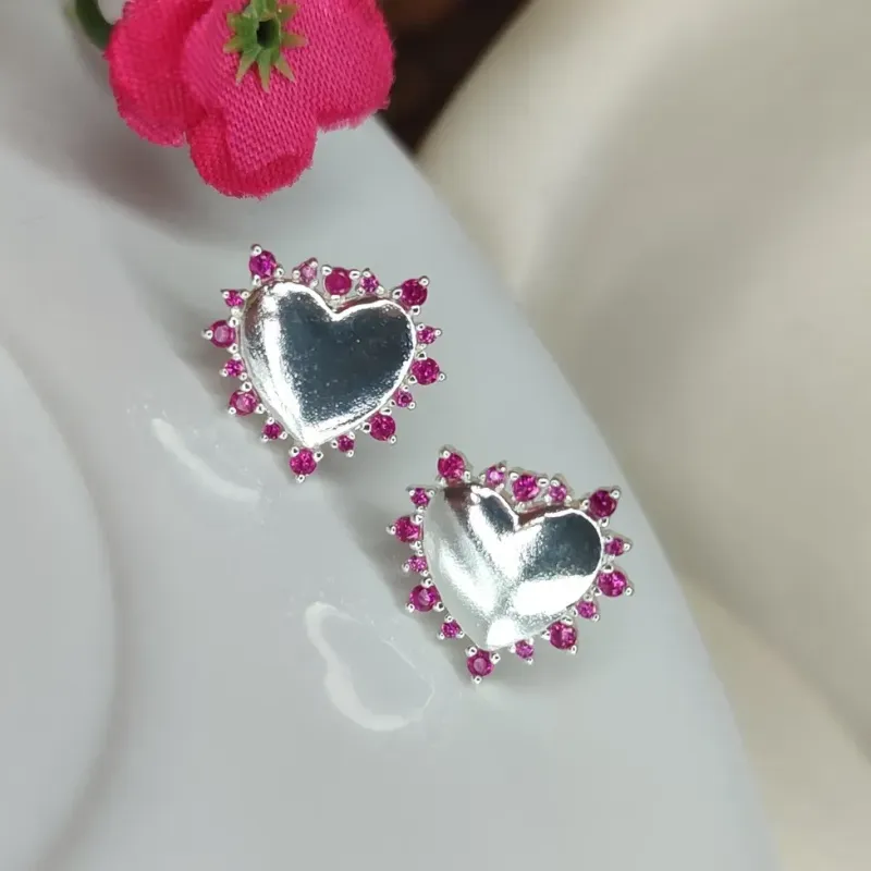 Brinco De Coração Com Pedras Rosas