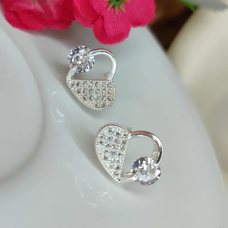 Brinco De Coração Vazado Com Zirconia
