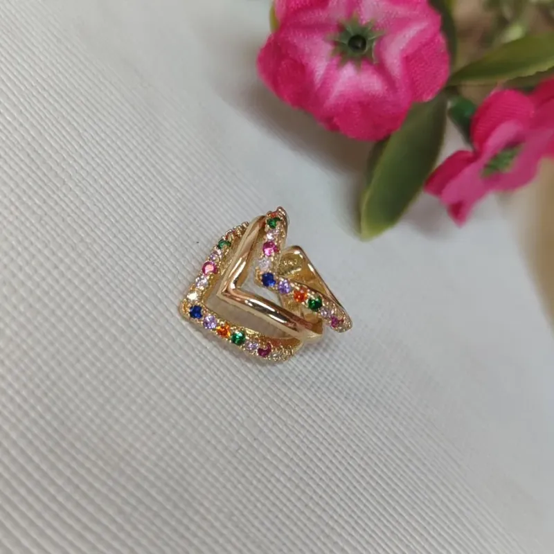 Piercing Fake Triangular Color