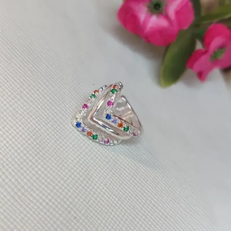 Piercing Fake Triangular Color Banhada a Prata