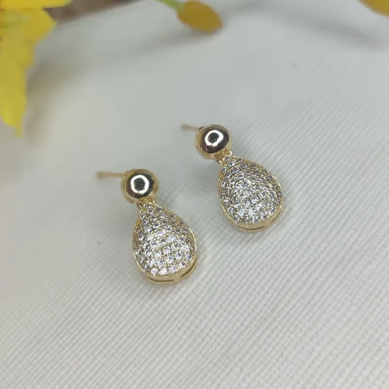 Brinco Bolinha com Gota Cravejada Banhado a Ouro