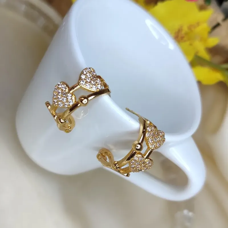 Brinco de Coração Cravejado Banhado a Ouro