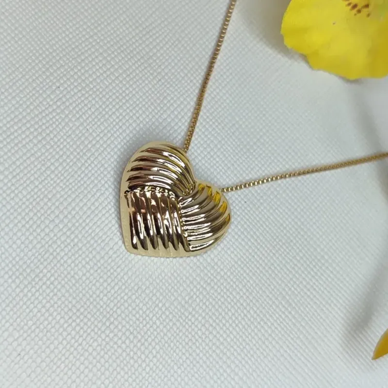 Colar Coração Ondulado Banhado a Ouro