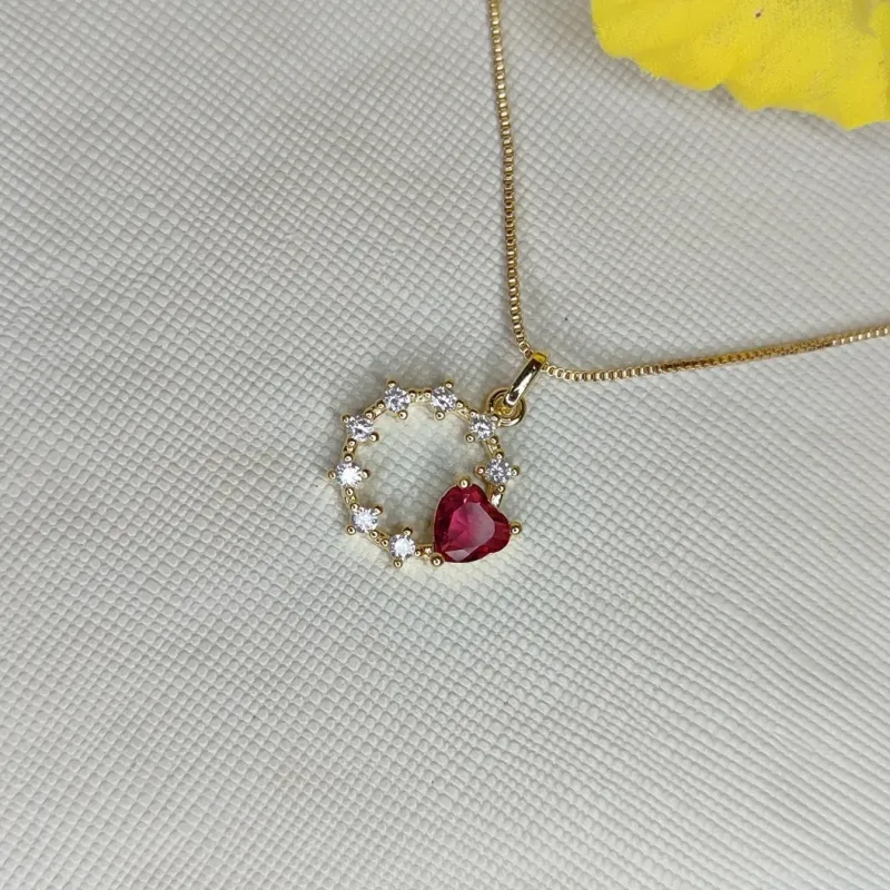 Colar Coração  Rubi com Aro Cravejado