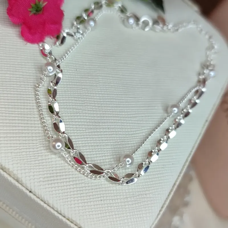 Pulseira Dupla com Chapinhas e Bolinhas de Pérolas