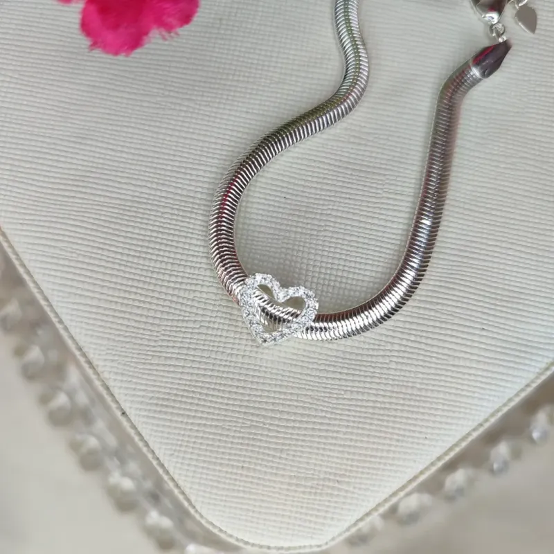 Pulseira Fio Alemão com Coração Cravejado
