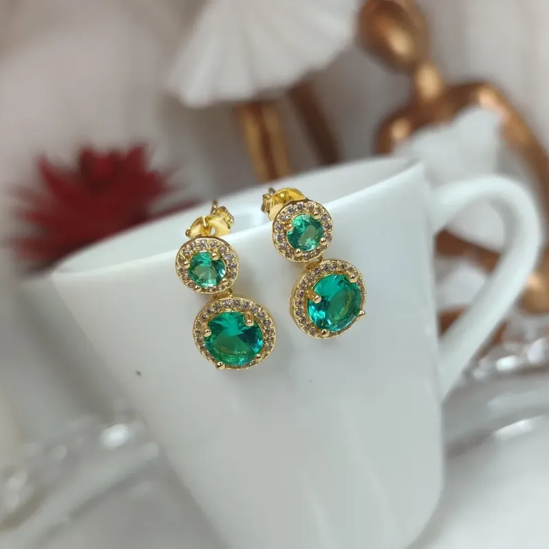 Brinco De Zirconia  Pedra verde Banhado a Ouro