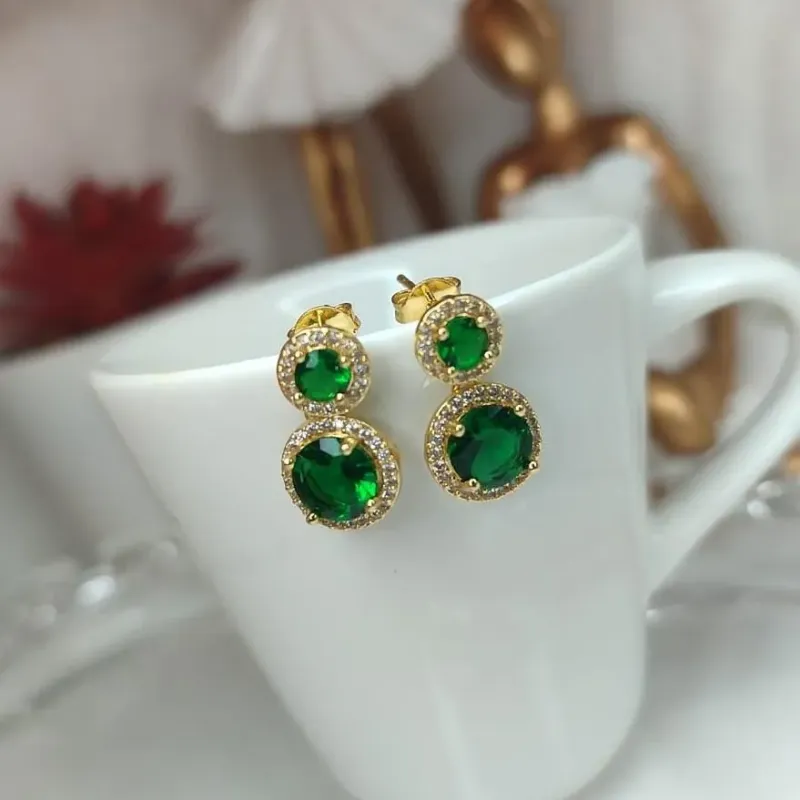 Brinco De Zirconia  Pedra verde Intenso  Banhado a Ouro