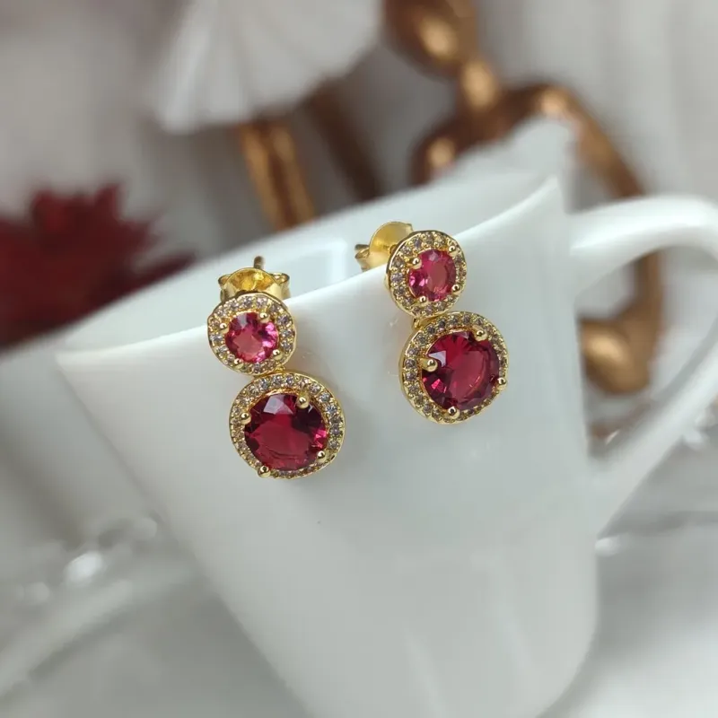 Brinco De Zirconia Pedra Vermelha Banhado a Ouro