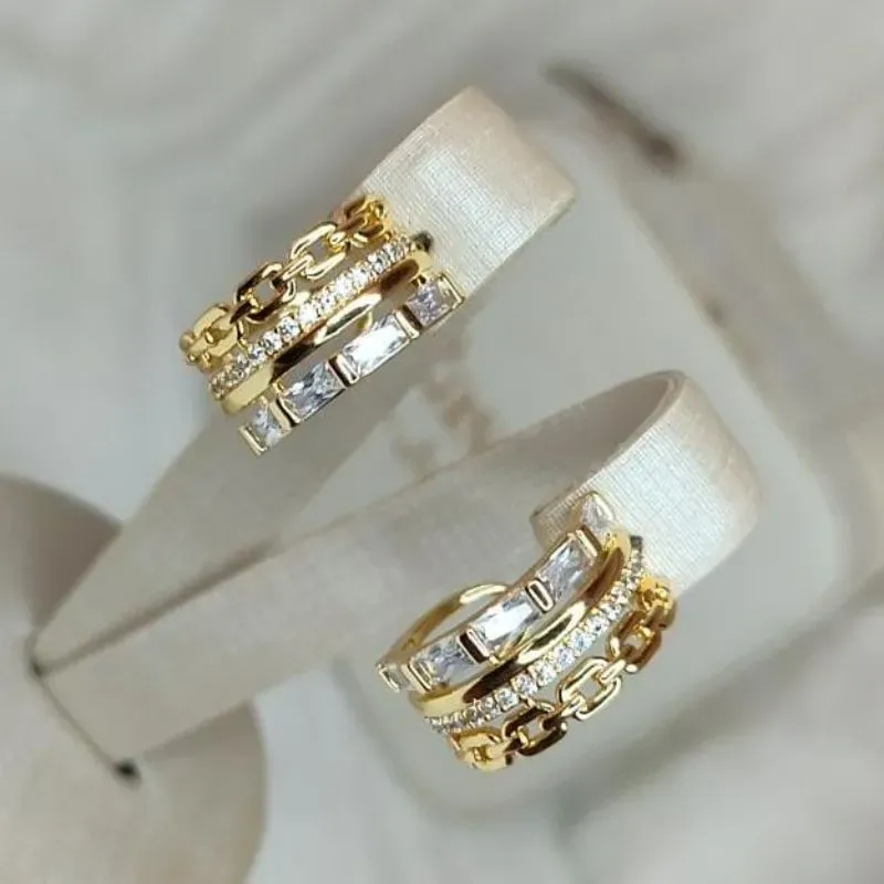 Brinco Grande Elos Cravejado com Zirconias Banhado a Ouro