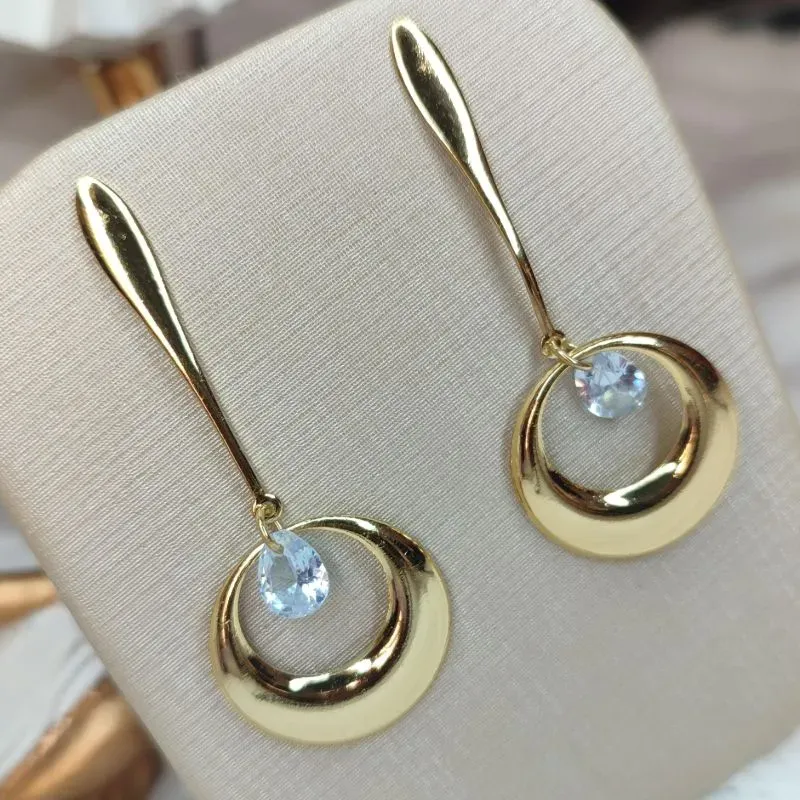Brinco Meia Lua Liso Com Zirconia Banhada a Ouro