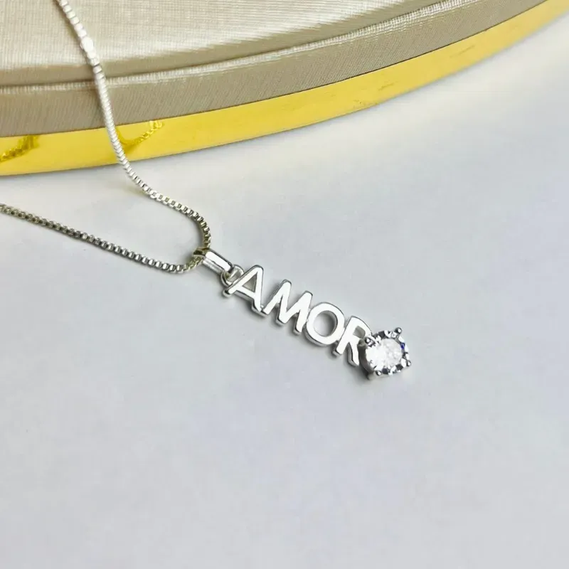Colar Amor com Ponto de Luz Banhado a Prata