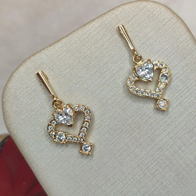 Brinco Coração Cravejado Banhado a Ouro