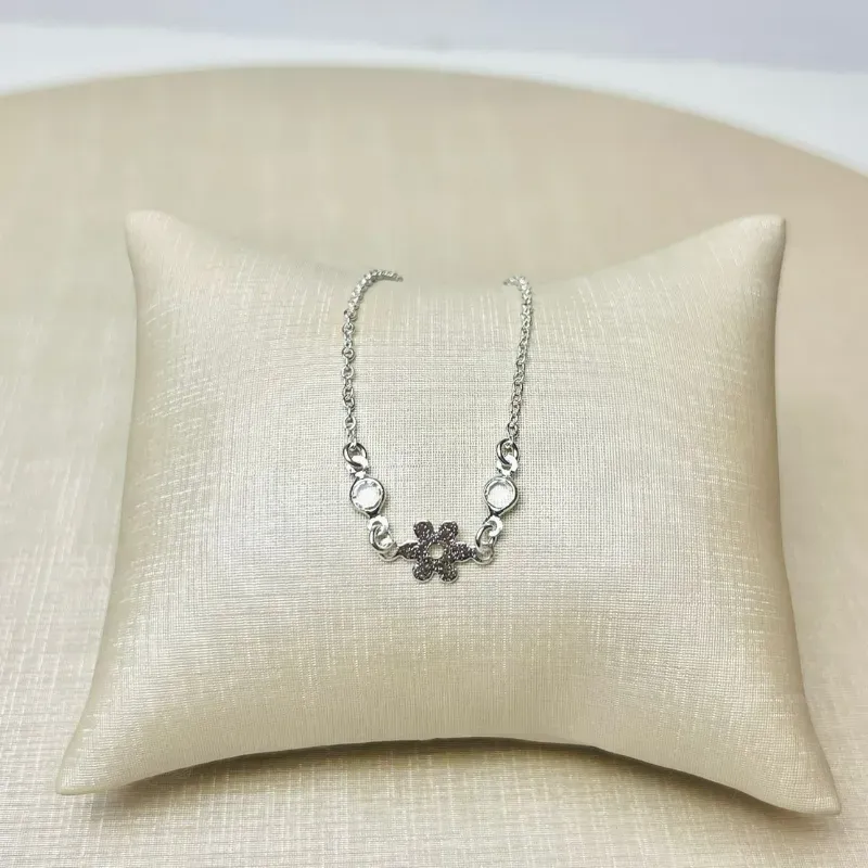 Tornozeleira Flor com Elos de Zirconia Banhada a Prata