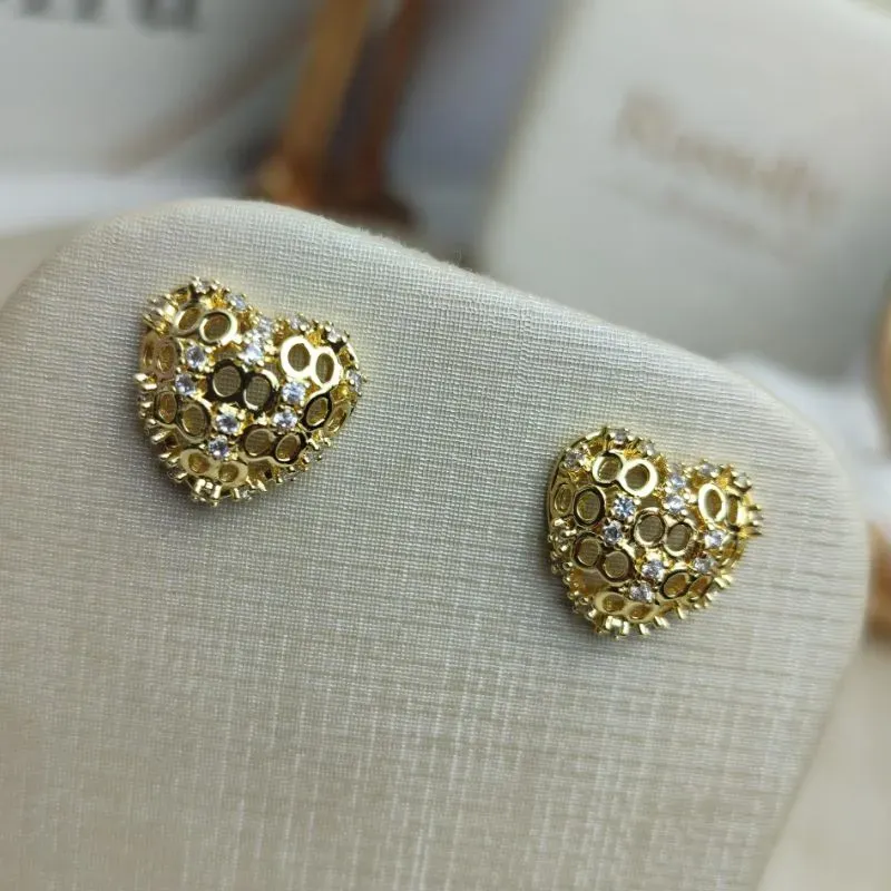 Brinco Coração Cravejado Banhado a Ouro
