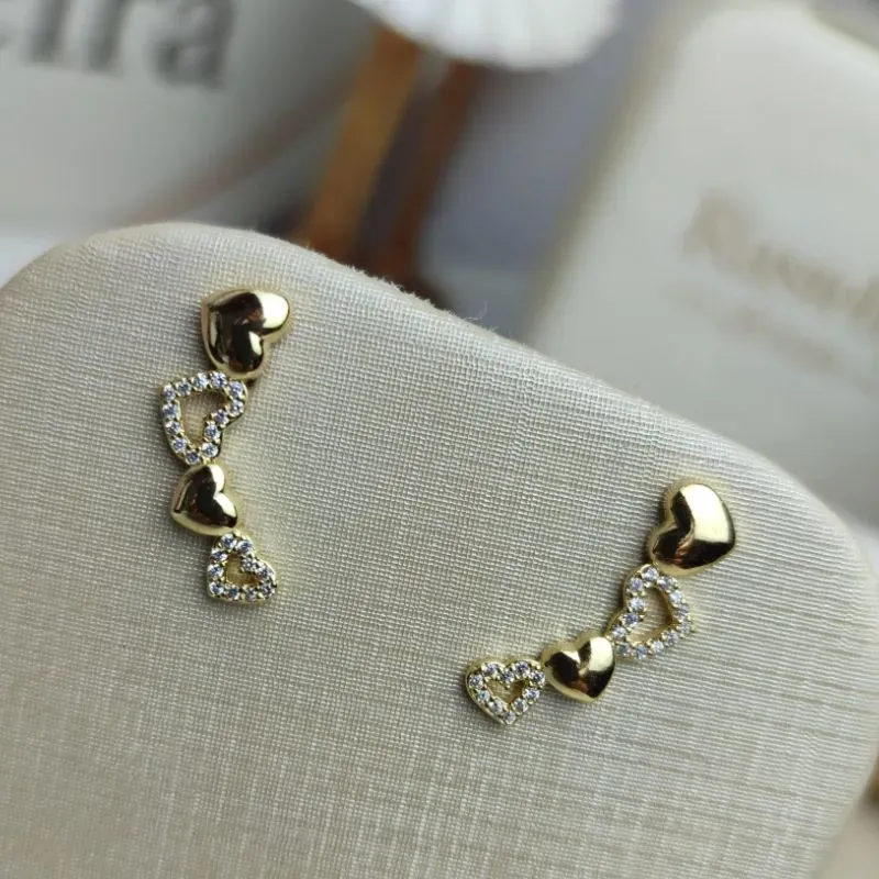 Brinco Ear Cuff de Coração Cravejado a Ouro