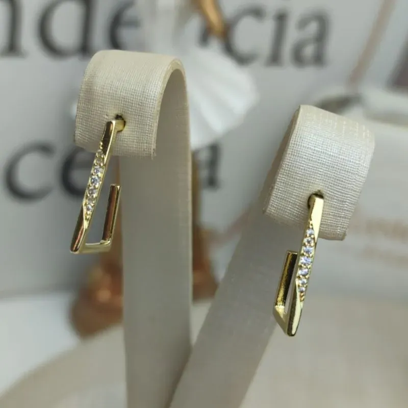 Brinco Retangular Vazado com Zirconia Banhado a Ouro